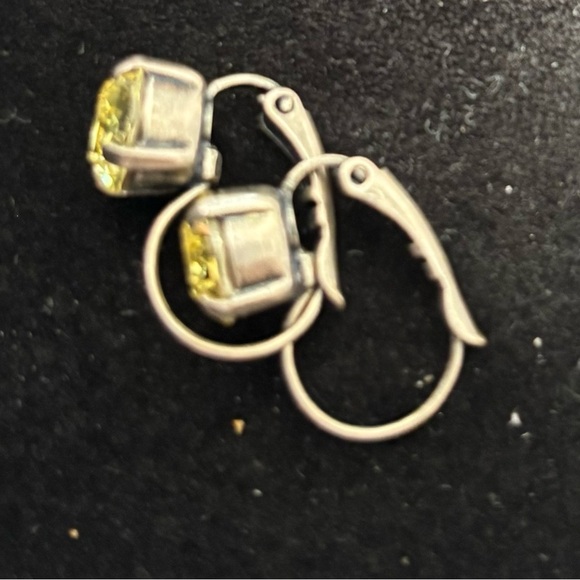 Sabika yellow London sized earrings - Picture 2 of 2
